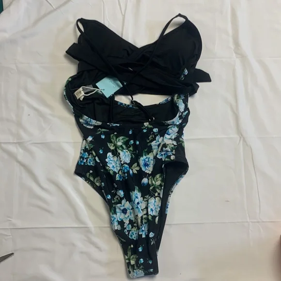 Womens cupshe one piece strappy floral suit. - Picture 6 of 6
